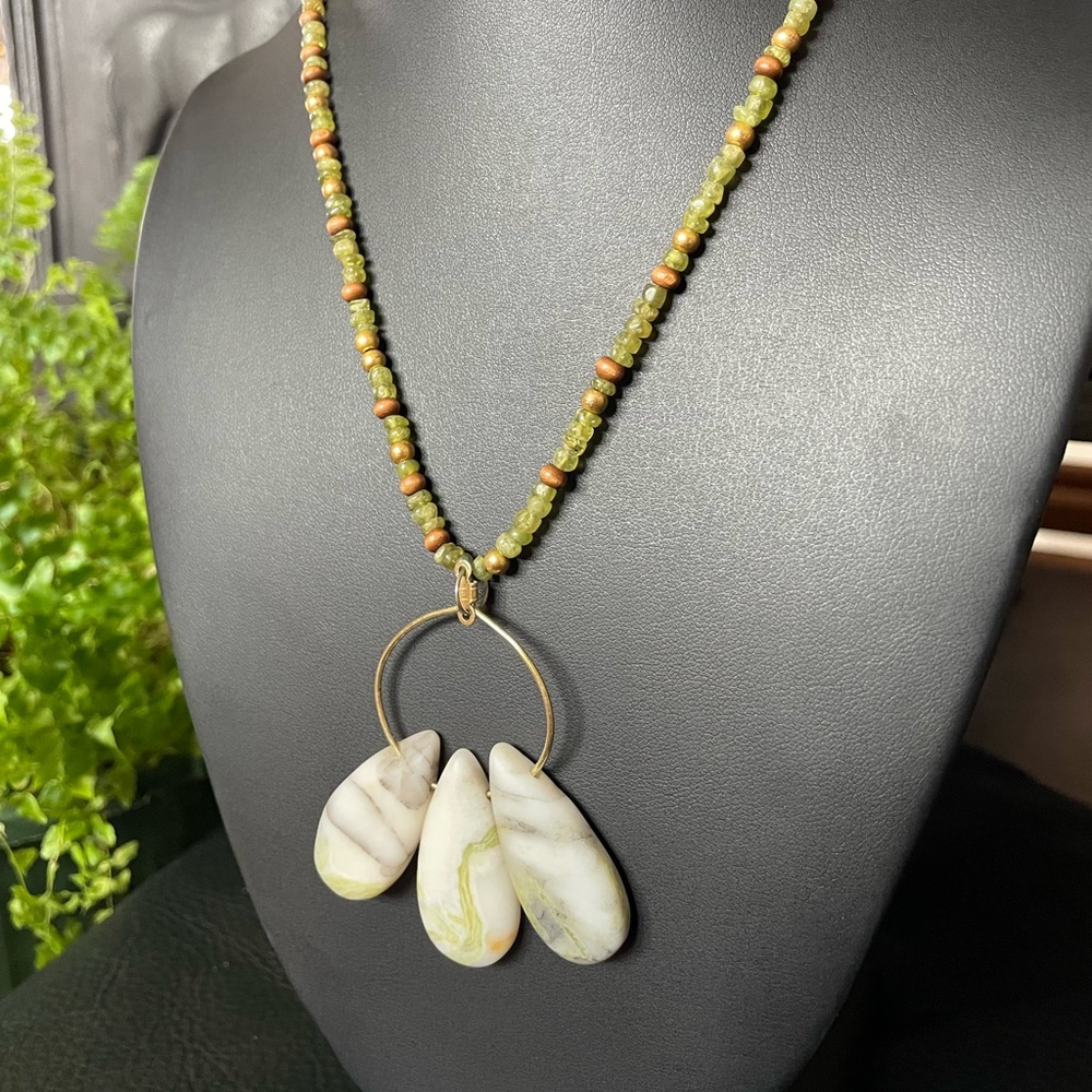 Marble teardrops with Vesuvianite, gold-tone and wooden vintage beaded necklace